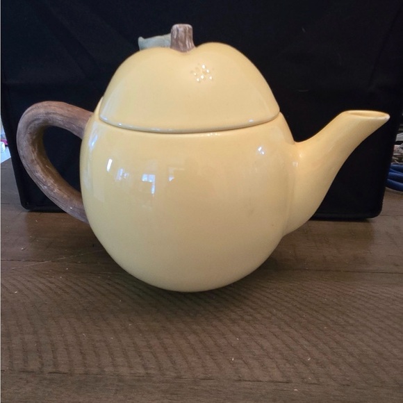 Vtg Barbara Eigen Treasure Craft Ceramic Lemon Shape Teapot w/ Vine Leaf Handle - Picture 2 of 5
